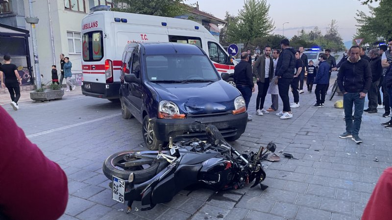 Çaycuma’da trafik kazası… 2 yaralı… KAVŞAKTA ÇARPIŞTILAR - 4