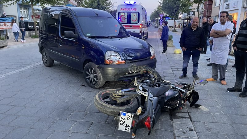 Çaycuma’da trafik kazası… 2 yaralı… KAVŞAKTA ÇARPIŞTILAR - 5