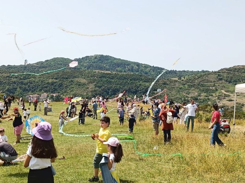 Gülşen Utku Anaokulu’ndan uçurtma şenliği… MAVİ GÖKTE RENKLERİN DANSI - 11