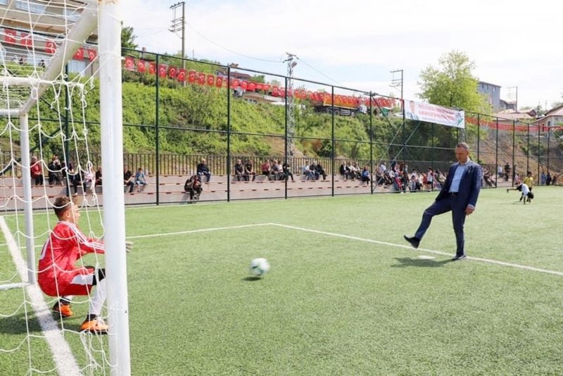İNAĞZI PARK AÇILDI… Belediye Başkanı miniklerle top oynadı - 1
