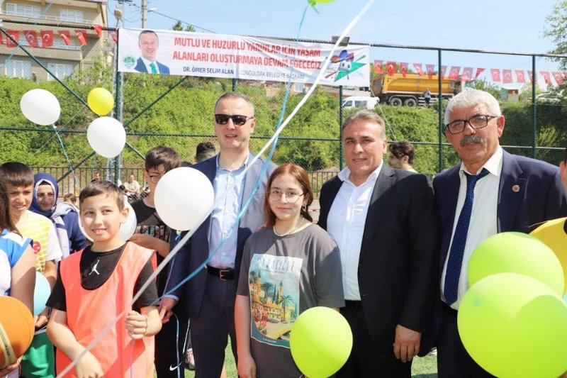 İNAĞZI PARK AÇILDI… Belediye Başkanı miniklerle top oynadı - 2