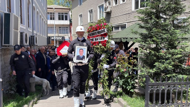 Kalp krizi geçiren polis memuru son yolculuğuna uğurlandı - 5
