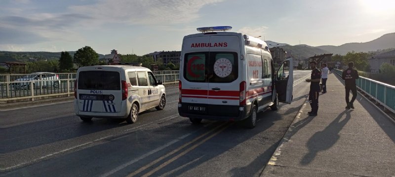 Köprüde intihar girişimi…  POLİS ENGELLEDİ - 1