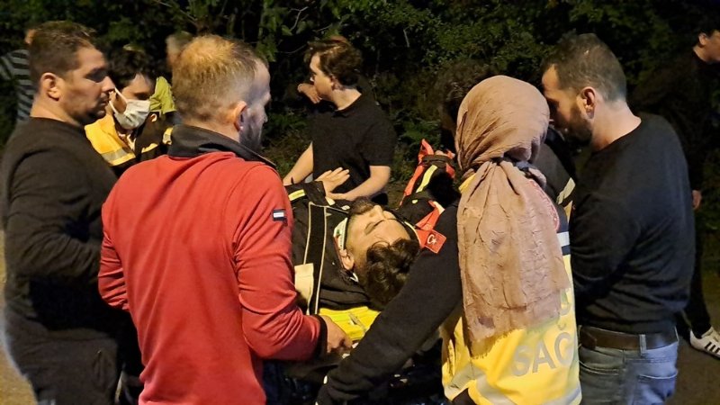 Motosiklet sürücüsü kum yığınına çarptı… TAKLALAR ATTI, YARALANDI - 3
