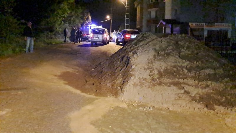 Motosiklet sürücüsü kum yığınına çarptı… TAKLALAR ATTI, YARALANDI - 4