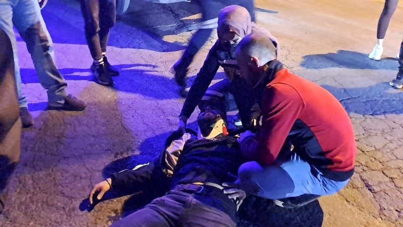 Motosiklet sürücüsü kum yığınına çarptı… TAKLALAR ATTI, YARALANDI - 9