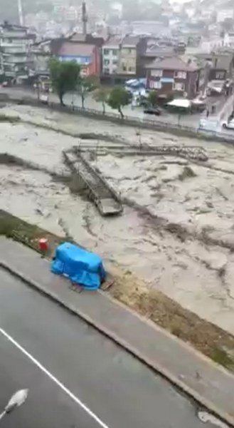 2 KÖPRÜ YIKILDI, EVLERİ SU BASTI! - 1