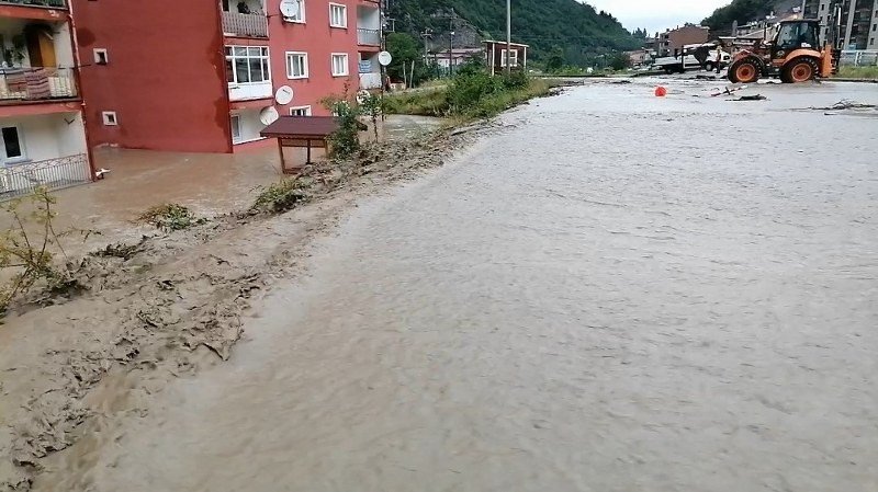 2 KÖPRÜ YIKILDI, EVLERİ SU BASTI! - 3
