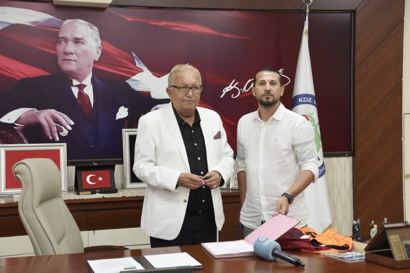 Antrenör İsmail Aksu resmen Ereğli Belediyespor’da… İMZALAR ATILDI - 11
