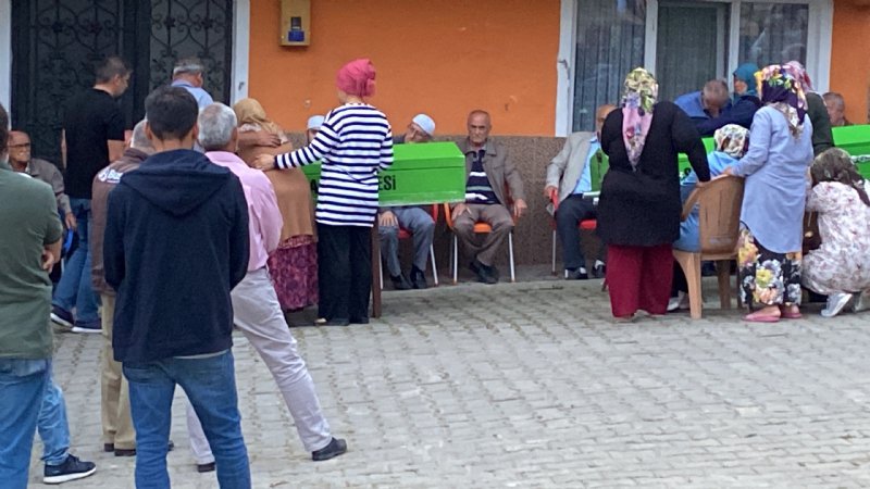 Cinnet geçiren adam, eşi ve kızını öldürmüştü… ANNE VE ÇOCUK YAN YANA GÖMÜLDÜ - 4