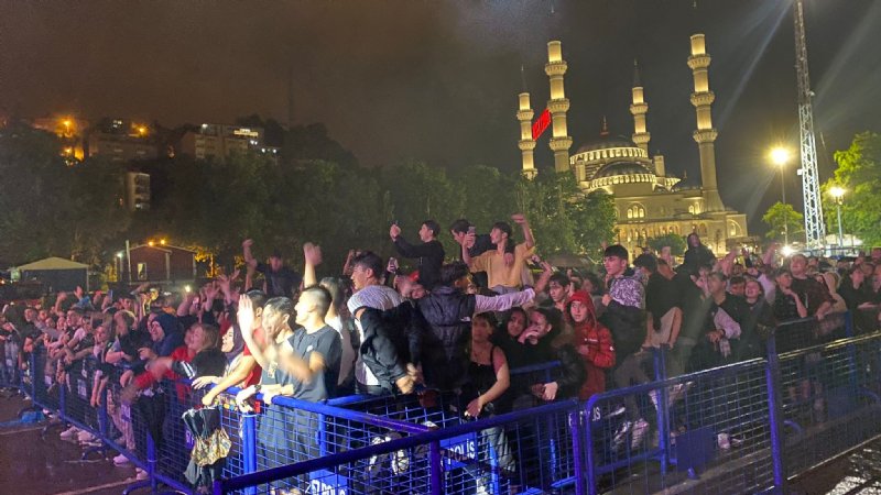 EYPİO, SAĞANAK ALTINDA KONSER VERDİ - 3