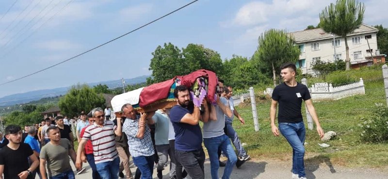 Genç kız otobüsün altında kalmıştı… NİŞAN GİYSİSİ TABUT ÖRTÜSÜ OLDU - 2