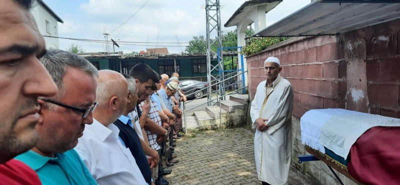 Genç kız otobüsün altında kalmıştı… NİŞAN GİYSİSİ TABUT ÖRTÜSÜ OLDU - 3