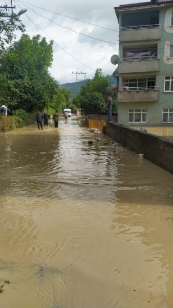 Gökçebey Köprüsü kapatıldı - 1