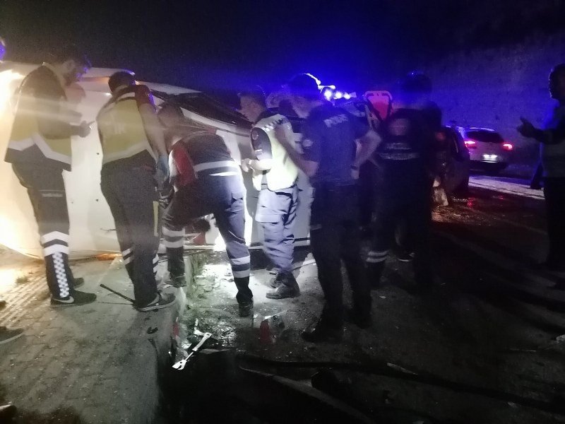 KAMYONET İLE OTOMOBİL ÇARPIŞTI - 2