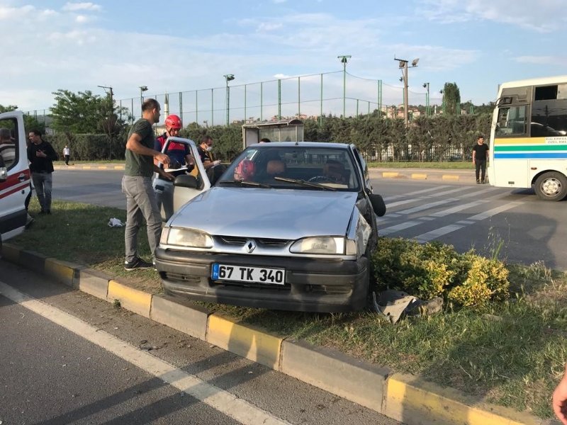 Kışla’da TIR ile otomobil çarpıştı… BİRİ ÇOCUK ÜÇ YARALI - 3