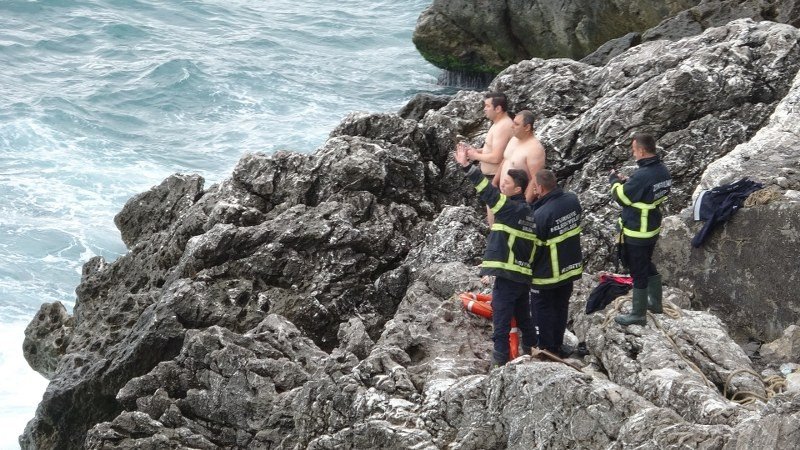 ÖLÜMDEN DÖNEN GENÇ, KURTARICILARINA SARILARAK TEŞEKKÜR ETTİ - 1