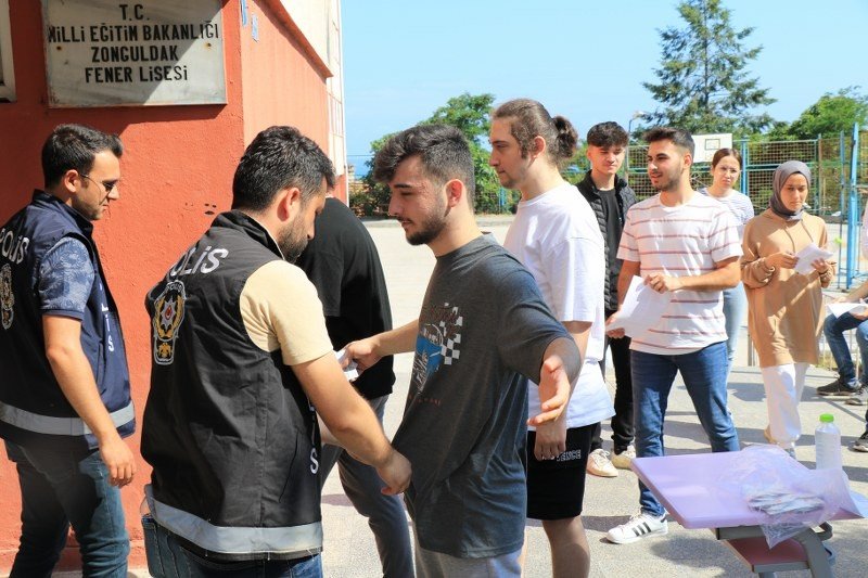 VELİLER DE DIŞARIDA TER DÖKTÜ - 3