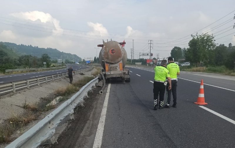 YOKUŞ AŞAĞI İNEN TANKERİN FRENİ PATLADI!  - 1