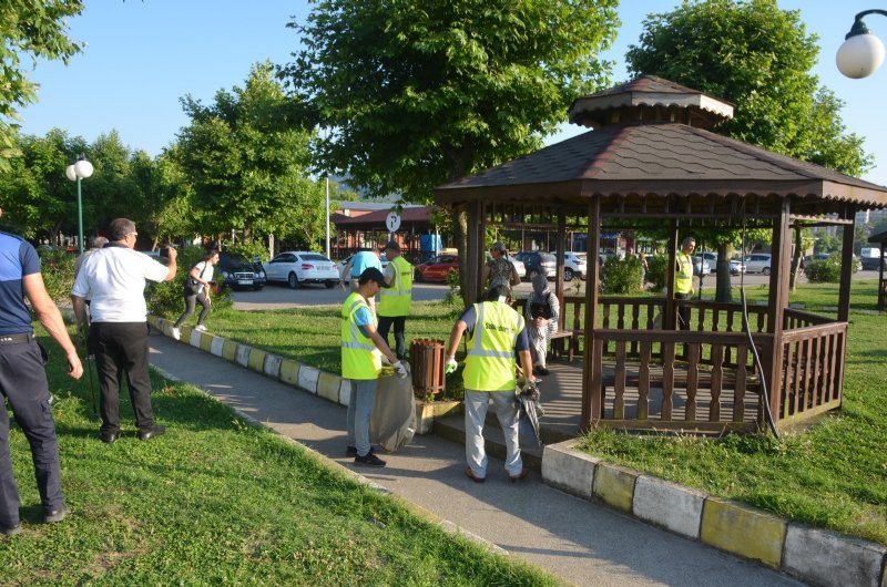 BEYAZ YAKALILAR FİLYOS SAHİLİ’Nİ TEMİZLEDİ - 2
