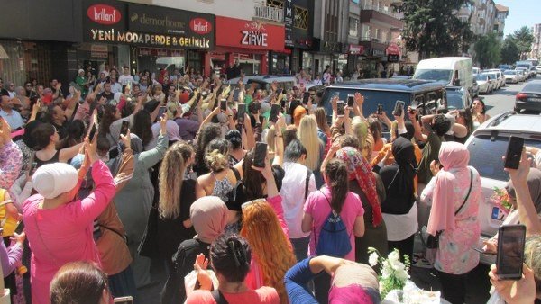 DİLAN POLAT, POSBIYIK’IN HAVASINI BOZDU - 16