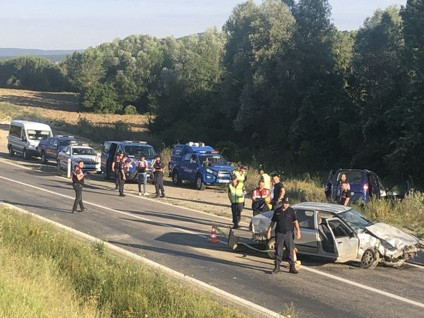 FECİ KAZA: 2 ÖLÜ, 6 YARALI - 1