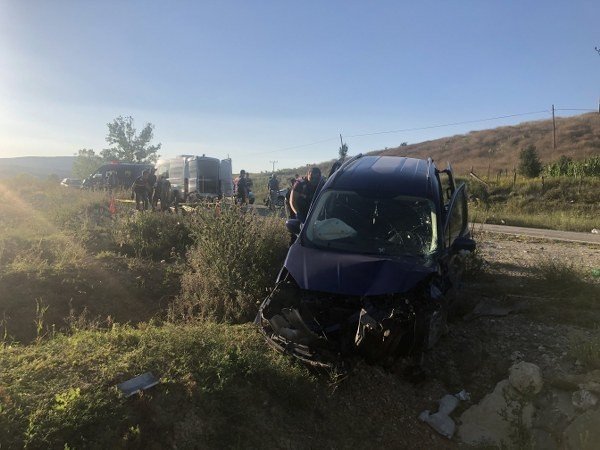 FECİ KAZA: 2 ÖLÜ, 6 YARALI - 4