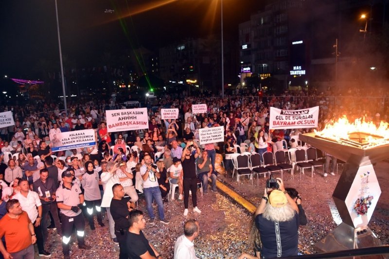 Festivale katılmayan Tarkan’a sahneden seslendi… “SENEYE GEL BARİ!” - 4