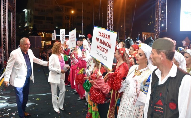 Festivale katılmayan Tarkan’a sahneden seslendi… “SENEYE GEL BARİ!” - 5