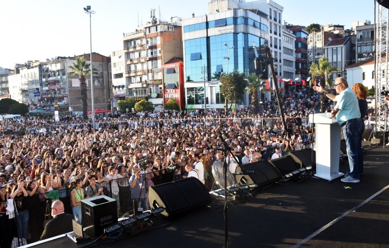 FESTİVALİN RENKİ KORTEJİ SONRASI ANIT ÖNÜNDE 2. GÜN BAŞLADI - 1