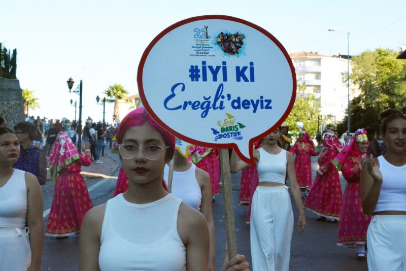 FESTİVALİN RENKİ KORTEJİ SONRASI ANIT ÖNÜNDE 2. GÜN BAŞLADI - 5