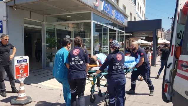 İKİ GENÇ KIZ AZ KALSIN BOĞULUYORDU - 1
