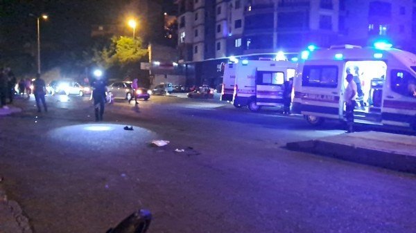 MOTOSİKLET KAZASI: 2 YARALI - 1