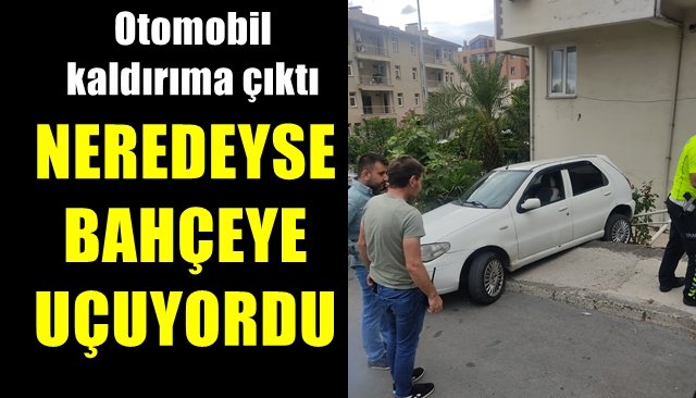 Otomobil korkuluklara çıktı… BAHÇEYE UÇMAKTAN SON ANDA KURTULDU