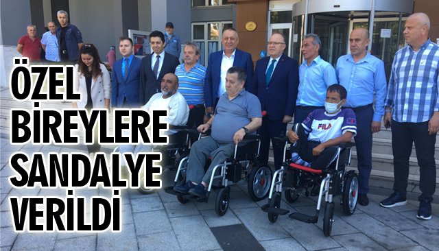 ÖZEL BİREYLERE SANDALYE VERİLDİ