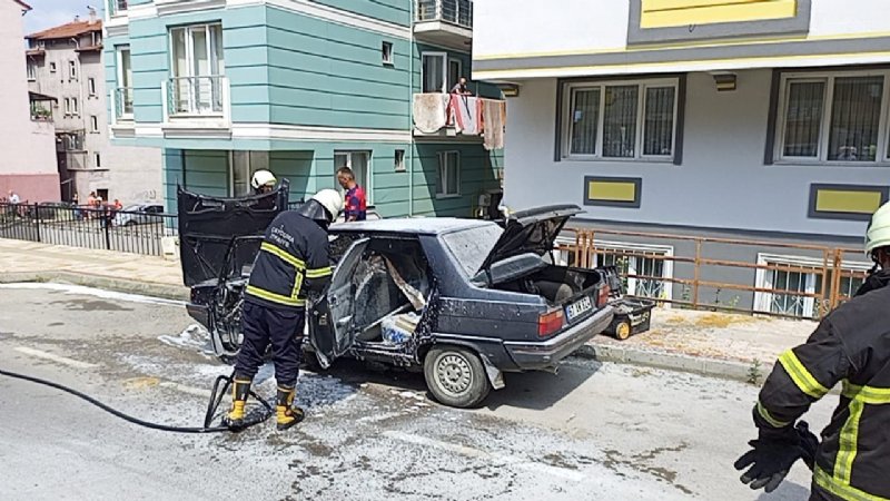 PARK HALİNDEKİ OTOMOBİL YANDI - 2