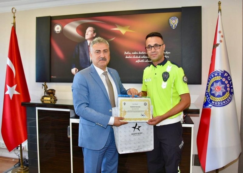 Polis memuru canına hiçe saymıştı,  ÖDÜLLENDİRİLDİ - 4