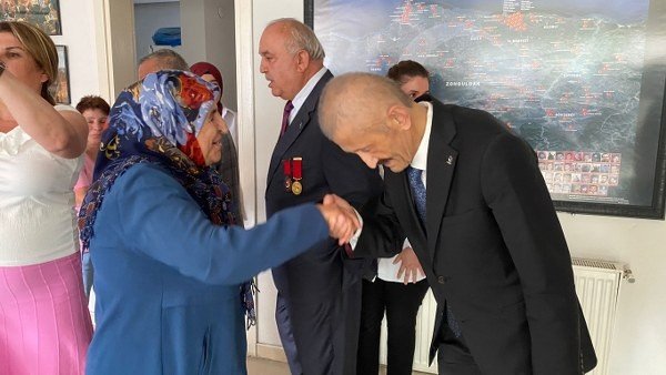 PROTOKOL ŞEHİT AİLELERİNİN BAYRAMINI KUTLADI - 1