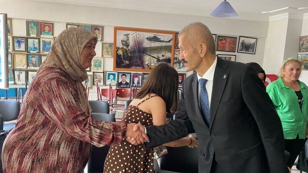 PROTOKOL ŞEHİT AİLELERİNİN BAYRAMINI KUTLADI - 3