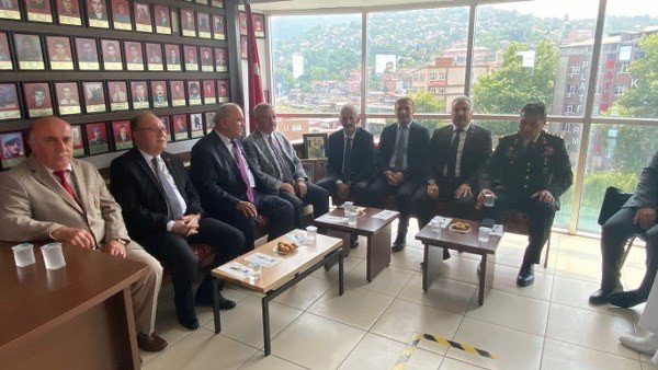 PROTOKOL ŞEHİT AİLELERİNİN BAYRAMINI KUTLADI - 4