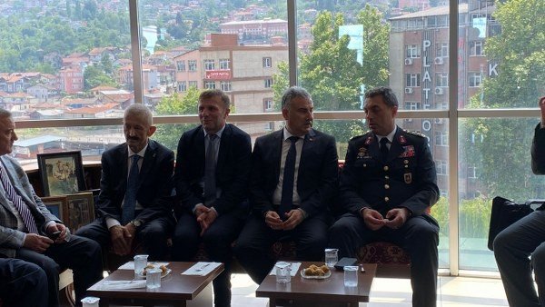 PROTOKOL ŞEHİT AİLELERİNİN BAYRAMINI KUTLADI - 5