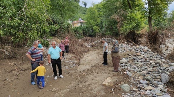 SEL KORKUSU YAŞAYAN MAHALLELİ ÖNLEM ALINMASINI İSTİYOR  - 3