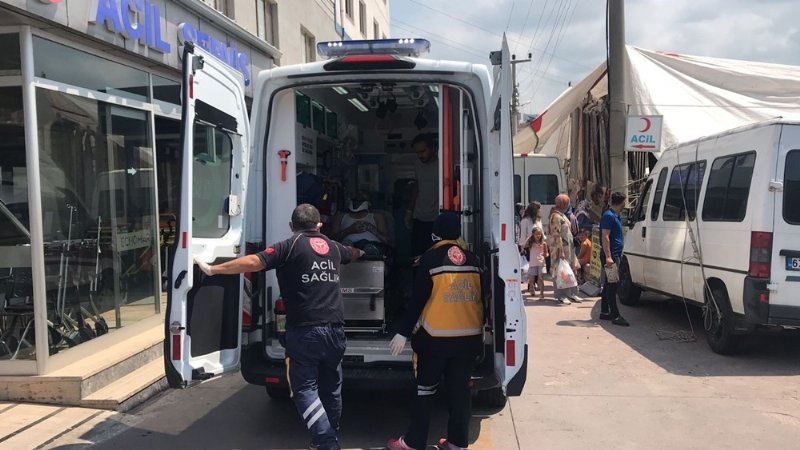 Boya yaparken iskeleden düştü HASTANEYE KALDIRILDI - 1