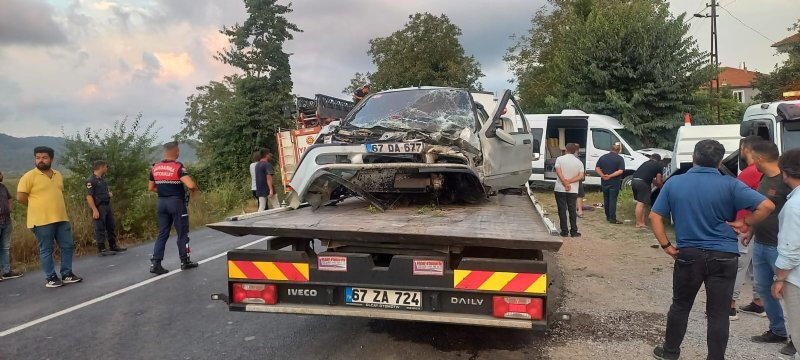 İşçi servisi ile otomobil kafa kafaya çarpıştı: 15 yaralı - 3