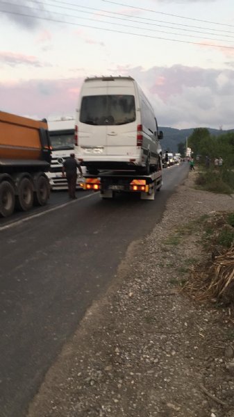 İşçi servisi ile otomobil kafa kafaya çarpıştı: 15 yaralı - 6