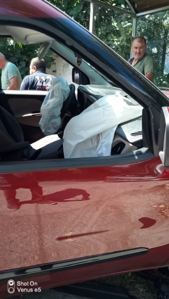 Karadeniz Ereğli’de kaza… OTOBÜS DURAĞINA ÇARPTI, 2 YARALI - 1
