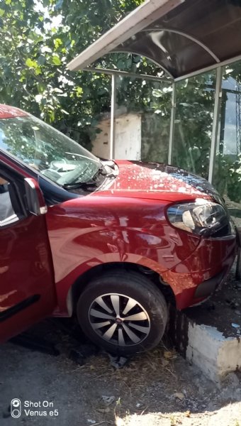 Karadeniz Ereğli’de kaza… OTOBÜS DURAĞINA ÇARPTI, 2 YARALI - 2