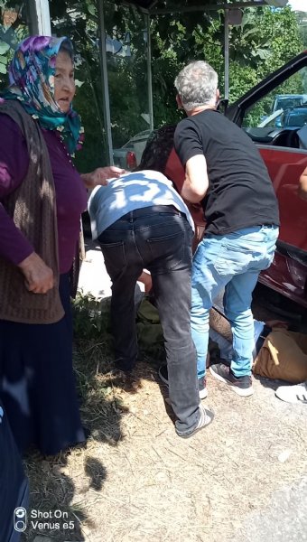 Karadeniz Ereğli’de kaza… OTOBÜS DURAĞINA ÇARPTI, 2 YARALI - 5