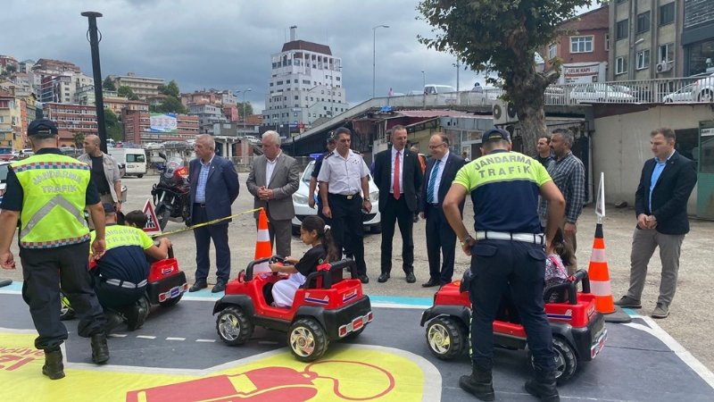 “Mobil Trafik Eğitim” ve “Emniyet Kemeri Simülasyon” araçları Zonguldak’ta - 3