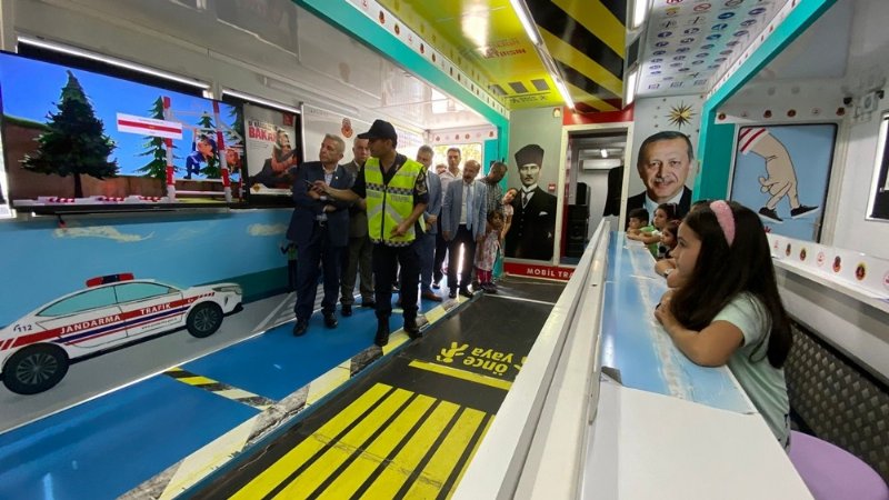 “Mobil Trafik Eğitim” ve “Emniyet Kemeri Simülasyon” araçları Zonguldak’ta - 4